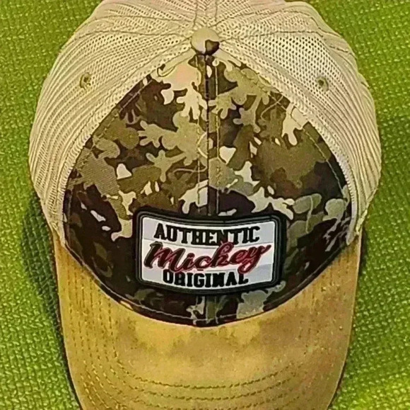 Authentic Disney original camo snapback mesh back hat - Picture 3 of 9